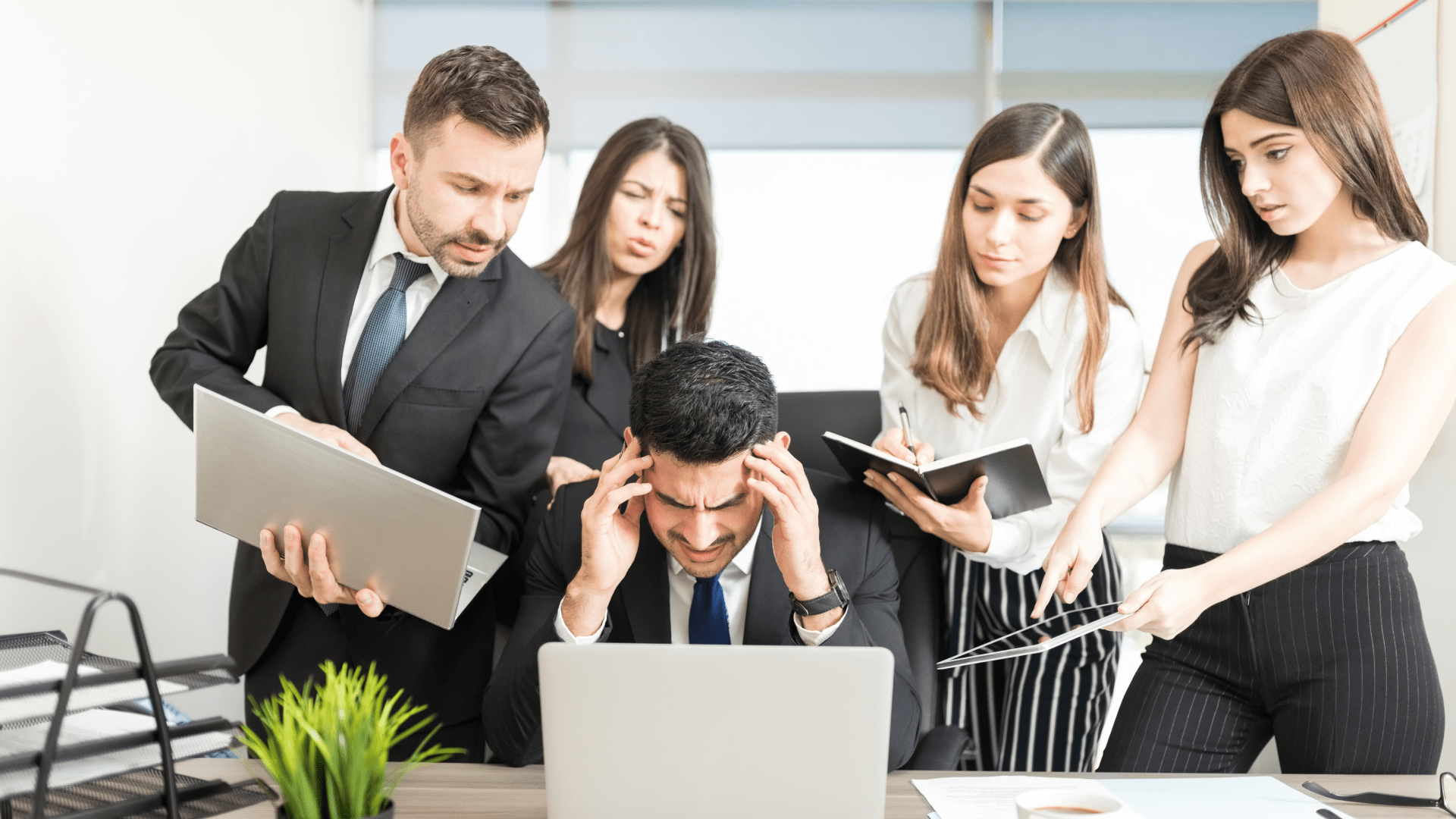 HRBP Digital personas en una empresa tristes en recursos humanos